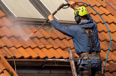 Démoussage et hydrofuge de toiture à Queyrac